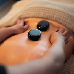 Sauna, baño turco, masajes con piedras calientes