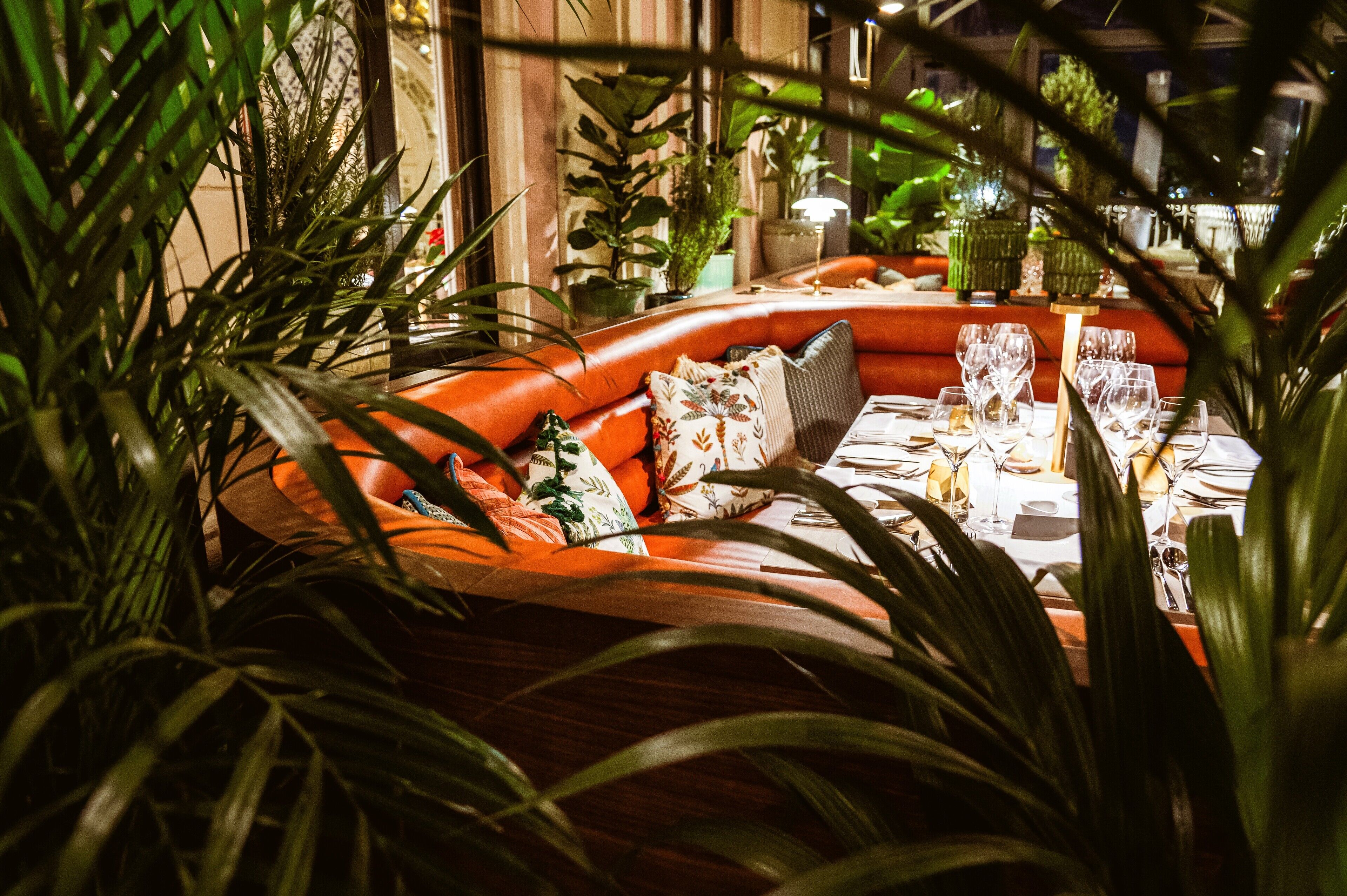 3 restaurants; breakfast, lunch, dinner, and brunch served