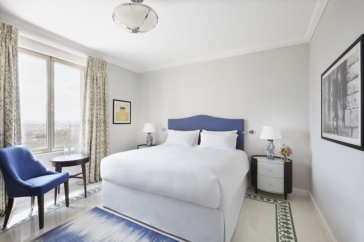 1 bedroom, hypo-allergenic bedding, free minibar items, in-room safe