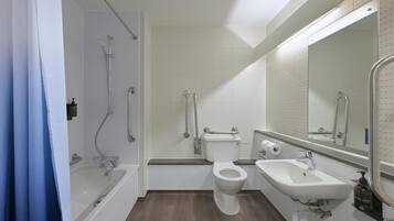 حمام لذوي الاحتياجات الخاصة