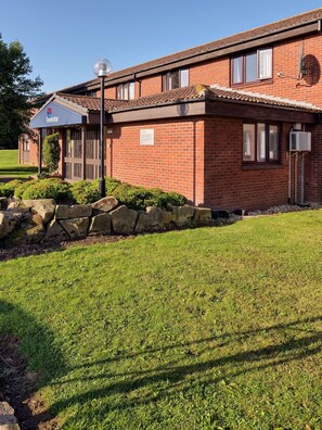 المنشأة من الخارج