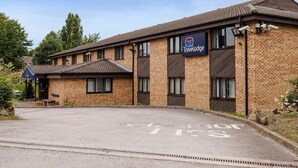 Exterior - Travelodge Barnsley (Barnsley)