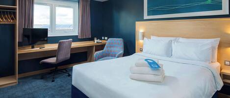 Desk, rollaway beds, WiFi