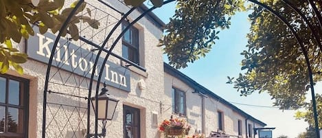 Lunch, dinner and brunch served