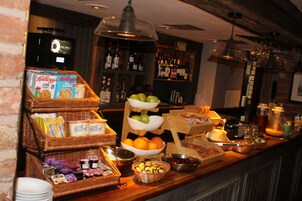 Daily full breakfast (GBP 11 per person)