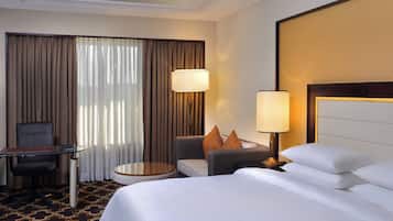 Club Room, 1 King Bed | Premium bedding, Select Comfort beds, minibar, in-room safe