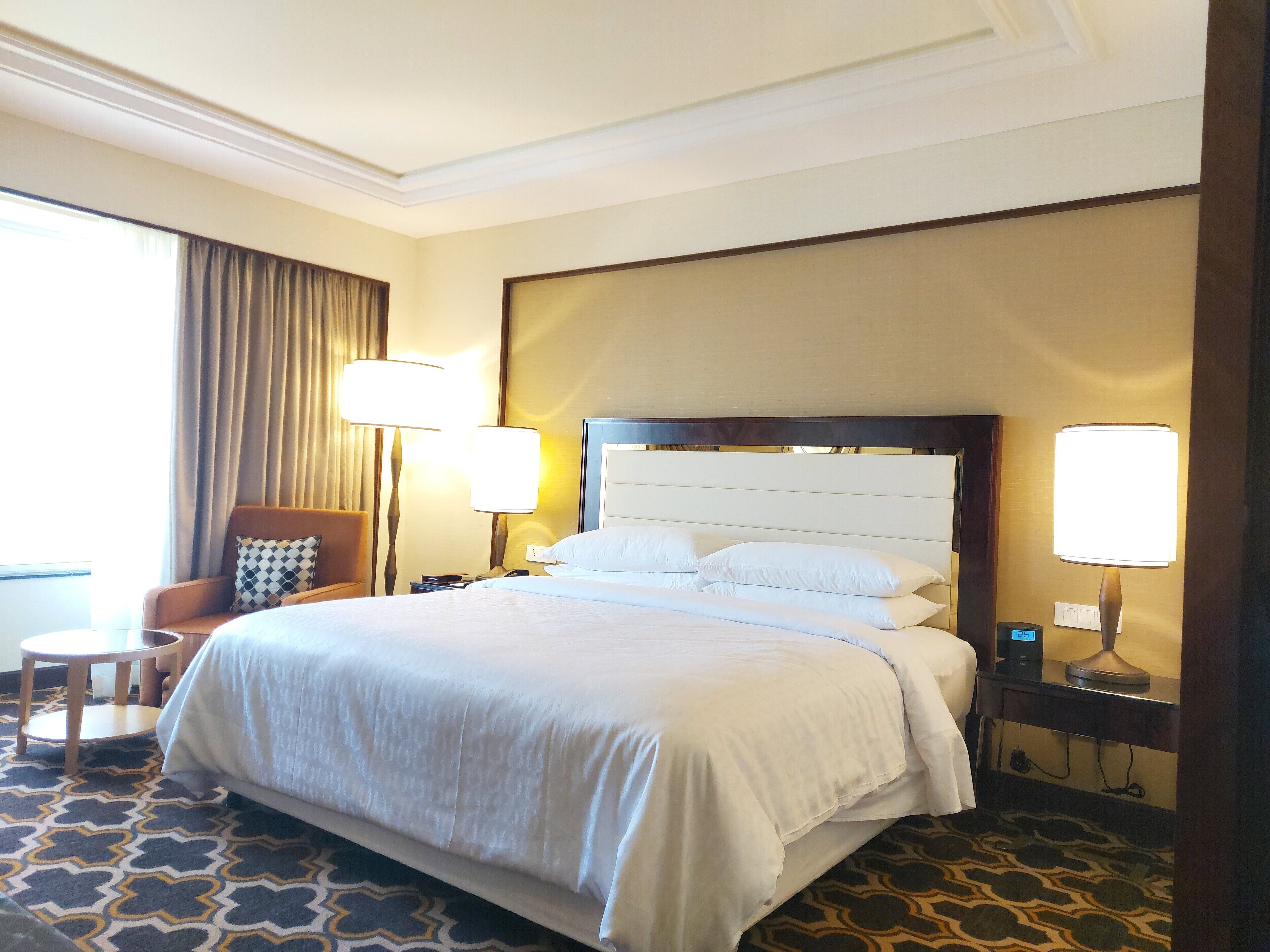 Club Room, 1 King Bed | Premium bedding, Select Comfort beds, minibar, in-room safe
