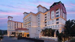 A large, multi-story hotel with a grand entrance and a clock tower. - Sheraton Grand Pune Bund Garden Hotel (Pune)
