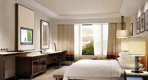 Premium bedding, Select Comfort beds, minibar, in-room safe - Sheraton Grand Pune Bund Garden Hotel (Pune)