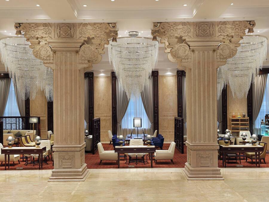 Lobby lounge