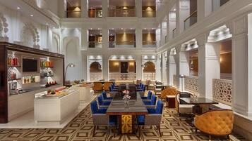 Executive Suite, 1 Bedroom | Lounge