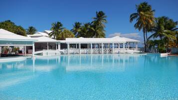 Poolside bar