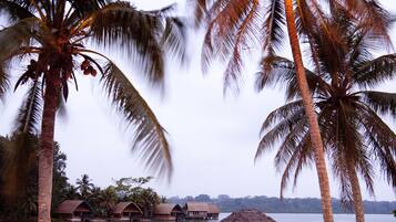 2 restaurants, breakfast served