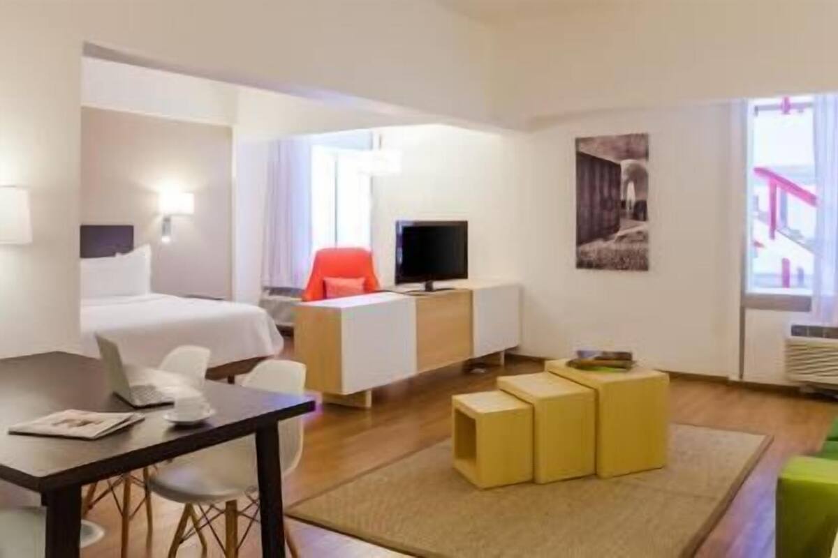 Zimmersafe, Schreibtisch, Bügeleisen/Bügelbrett, kostenlose Babybetten