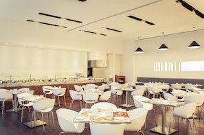 Breakfast, lunch, dinner served; international cuisine