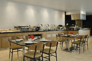 Breakfast, lunch and dinner served - Fiesta Inn Monterrey La Fe (San Nicolas de los Garza)