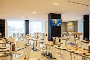 Breakfast, lunch, dinner served; international cuisine - Fiesta Inn Monterrey La Fe (San Nicolas de los Garza)