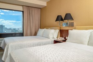 In-room safe, desk, blackout drapes, iron/ironing board - Holiday Inn Puebla La Noria by IHG (Puebla)