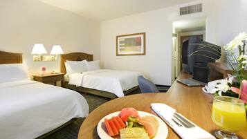 Habitación superior, 2 dobles | Caja de seguridad en la habitación, escritorio y insonorización