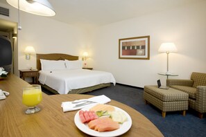 Superior, King-Bett | Zimmersafe, Schreibtisch, schallisolierte Zimmer, Bügeleisen/Bügelbrett