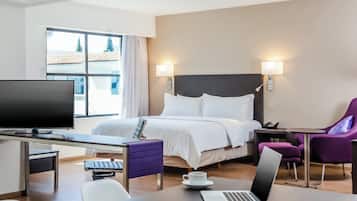Junior Suite | In-room safe, desk, iron/ironing board (on request), WiFi (free)