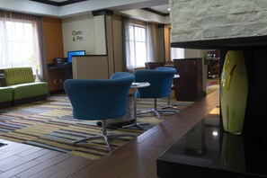 Coin salon dans le hall