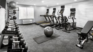 A gym with treadmills, elliptical machines, and free weights. - Fairfield by Marriott Inn & Suites Jacksonville (Jacksonville)