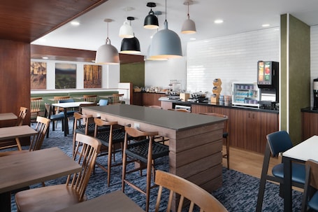 Café da manhã com buffet grátis todos os dias. Fairfield Inn & Suites by Marriott Jacksonville