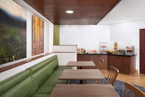 Café da manhã com buffet grátis todos os dias