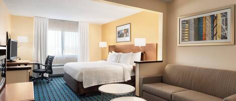 Quarto, 1 cama King e sofá-cama | Escrivaninha, ferros/tábuas de passar roupa, Wi-Fi de cortesia