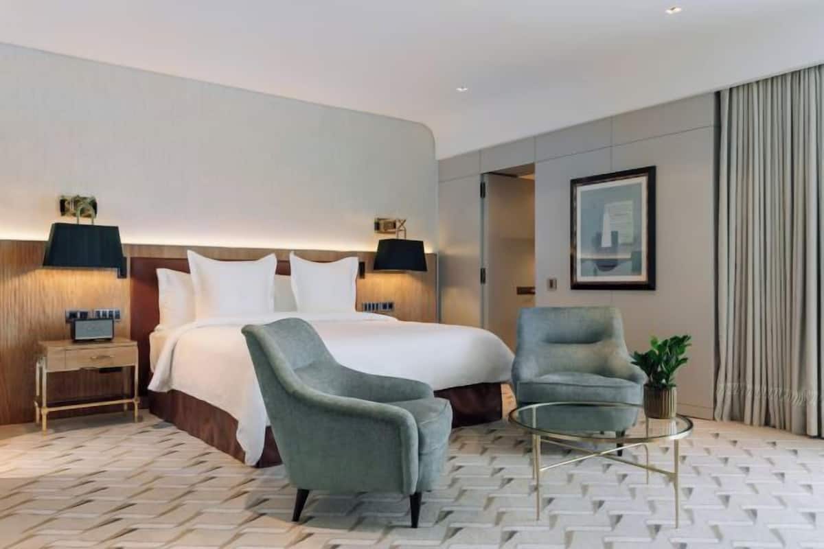 Egyptian cotton sheets, premium bedding, down duvets, minibar