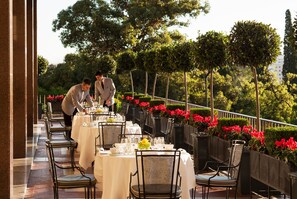 Petit déjeuner buffet servi tous les jours en supplément