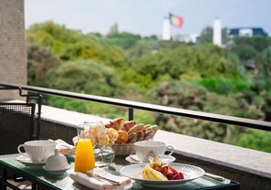 Superior Room, 1 King Bed, Park View | Egyptian cotton sheets, premium bedding, down comforters, minibar - Four Seasons Hotel Ritz Lisbon (Lisbon)