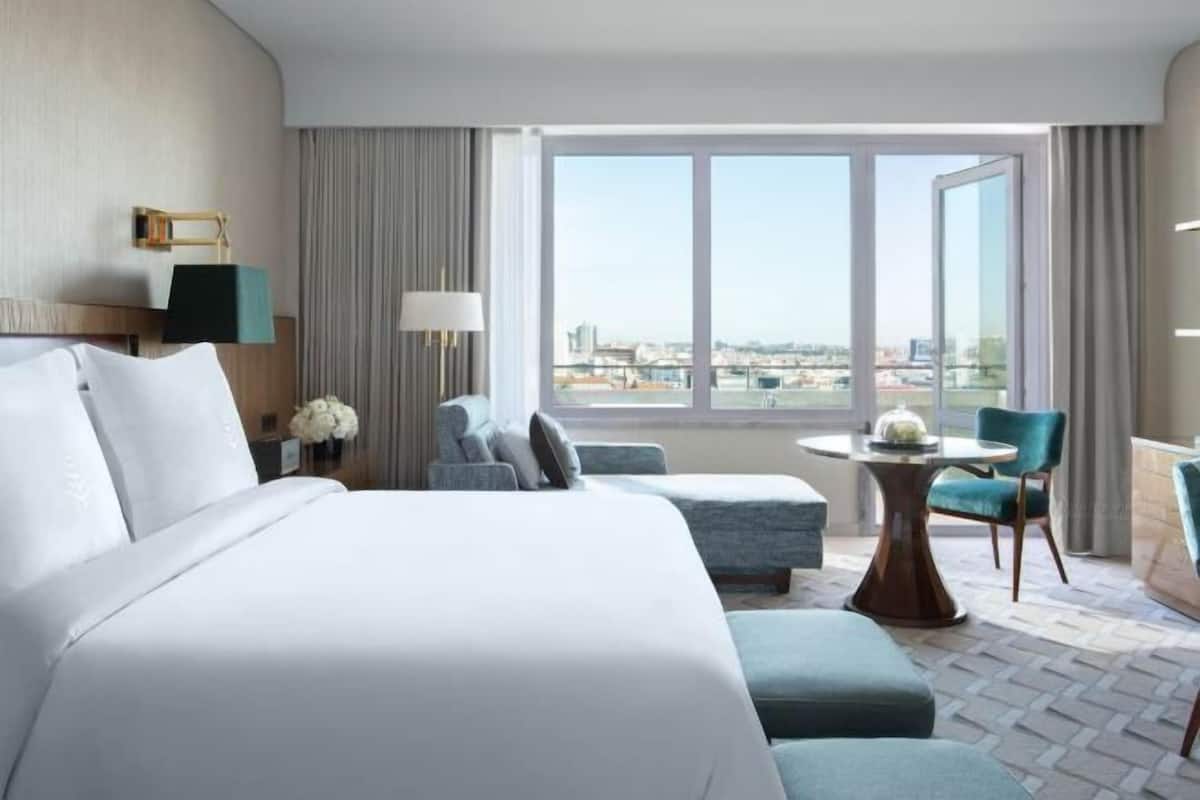 Egyptian cotton sheets, premium bedding, down duvets, minibar