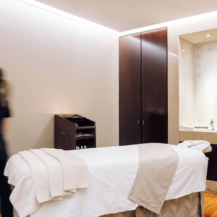 Sauna, steam room, body treatments, aromatherapy, body wraps