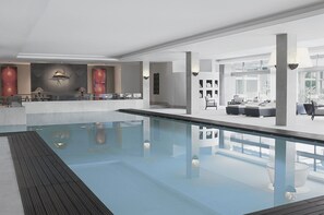 Piscine couverte, piscine extérieure (ouverte en saison)