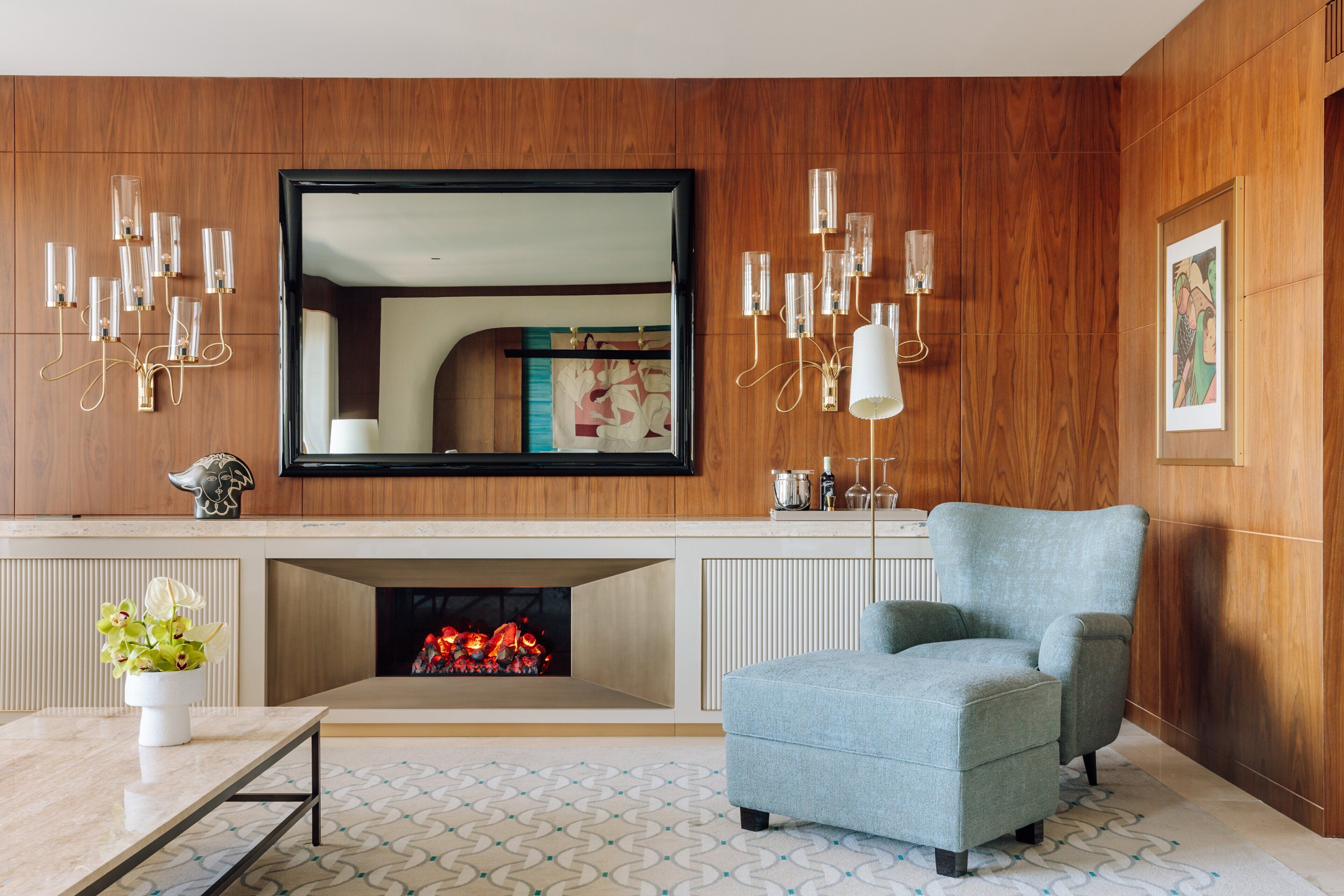 royal room (almada negreiros) | living room | 28-inch lcd tv with cable channels, tv, dvd player