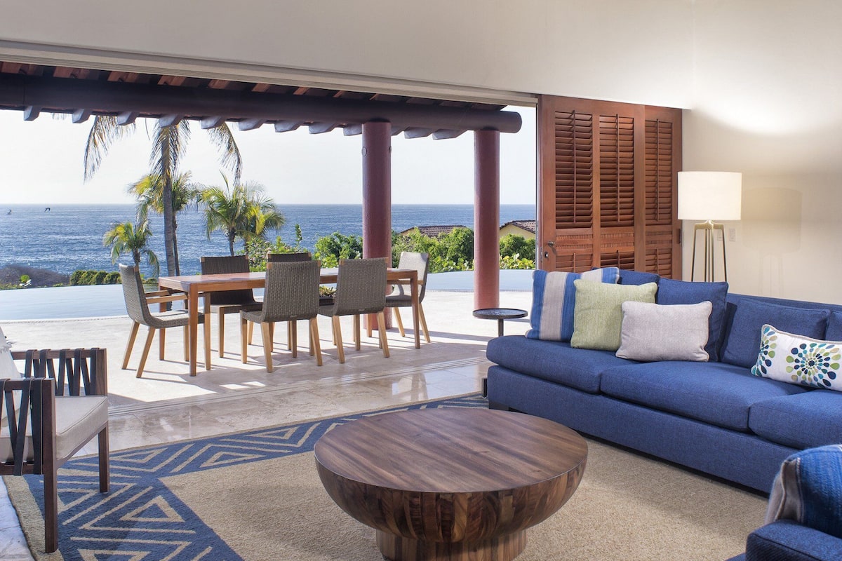 Luna Ocean Villa | Living area