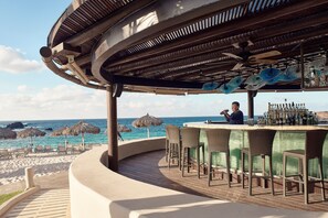10 bars/lounges, poolside bar