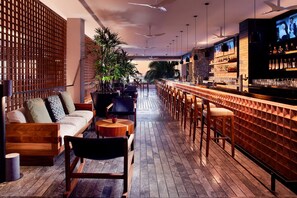 10 bars/lounges, poolside bar