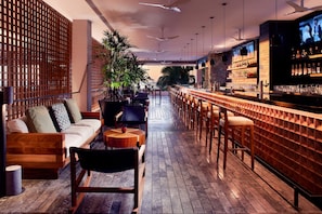 10 bars/lounges, poolside bar