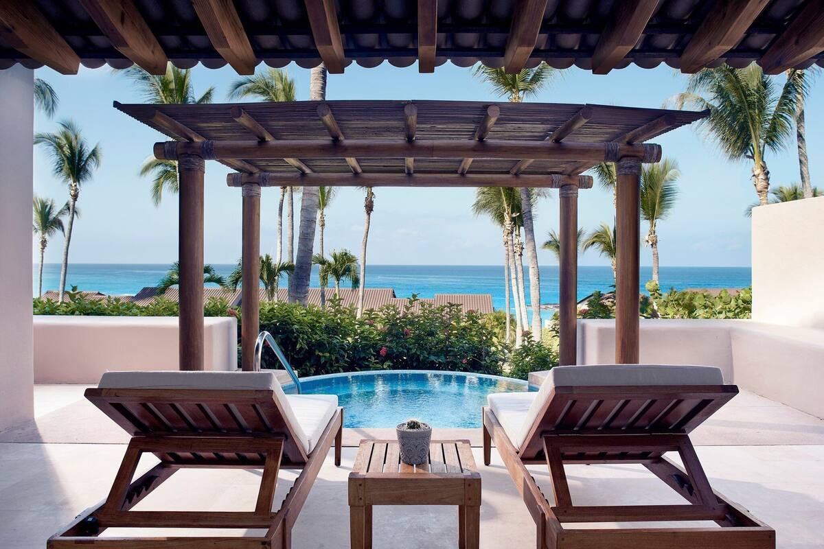 ocean plunge pool suite | private pool