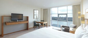 Canary Riverside Plaza Hotel