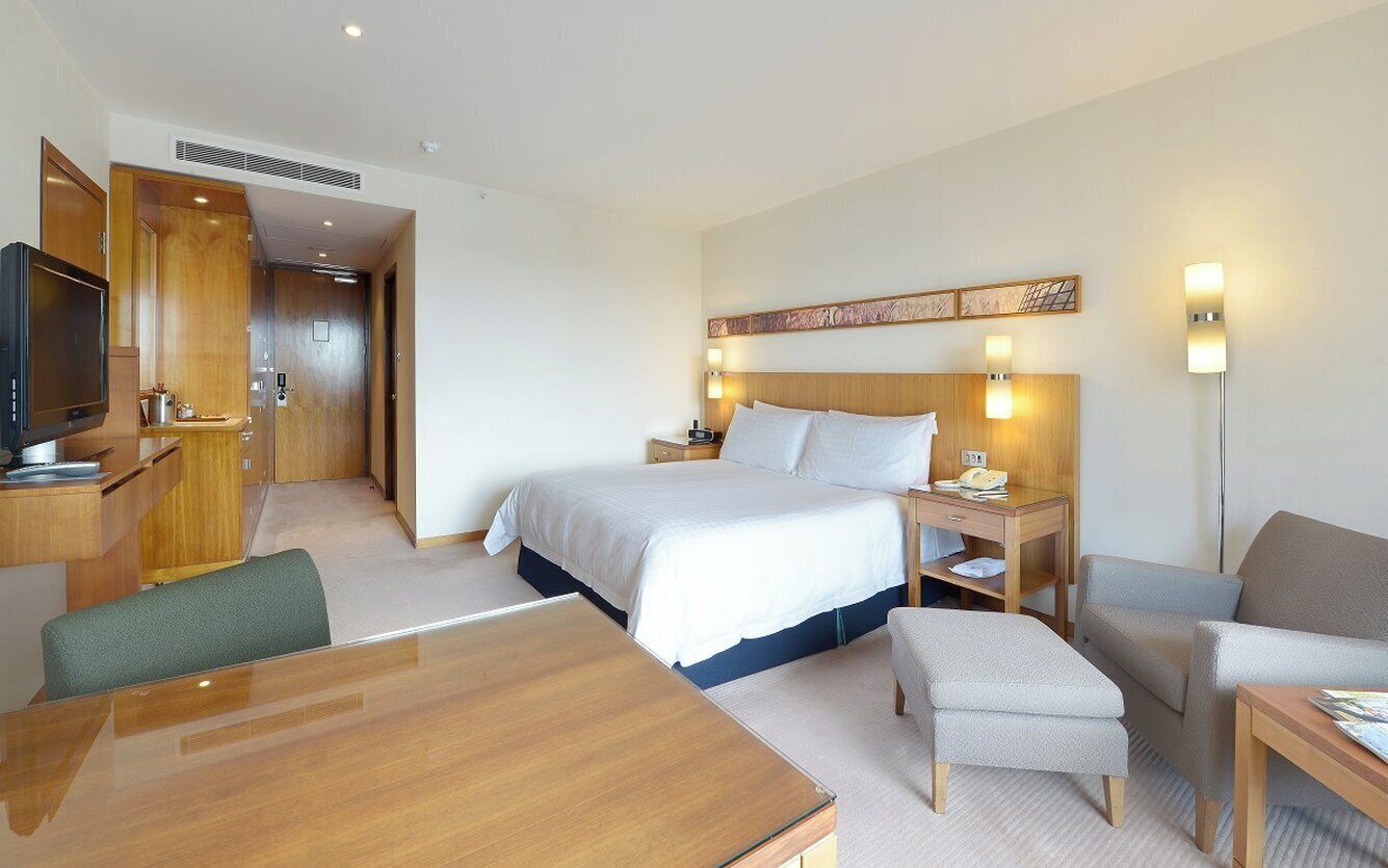 premier room, 1 king bed | property amenity