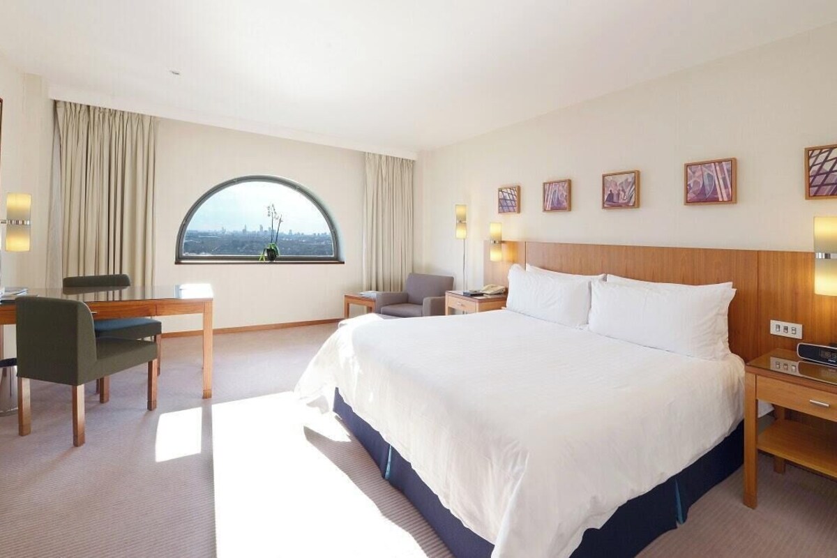 Chambre Standard, 1 très grand lit, vue fleuve
