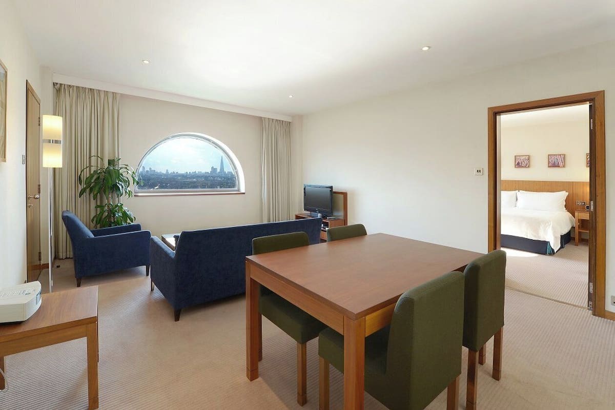 Suite, 1 Bedroom | Living area