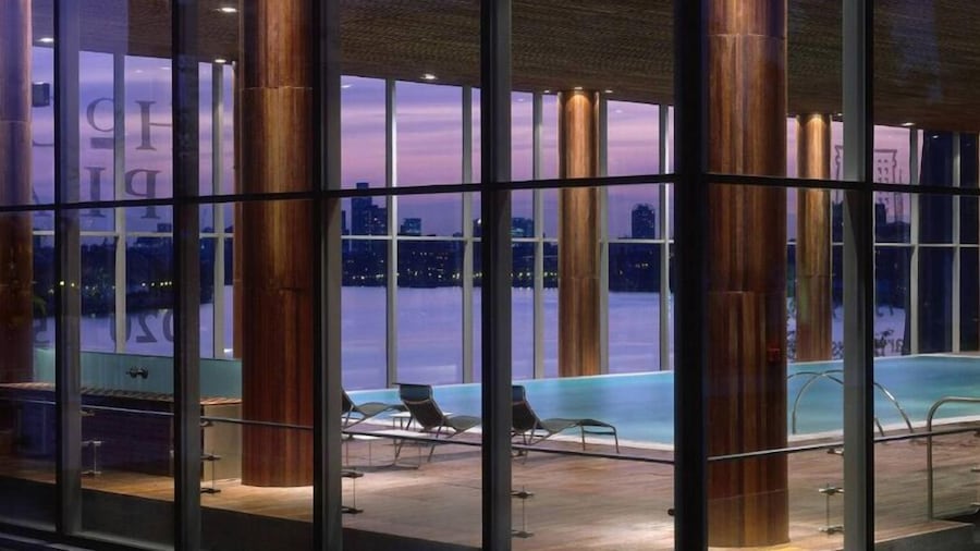 Canary Riverside Plaza Hotel