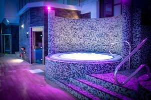 Indoor pool, pool loungers