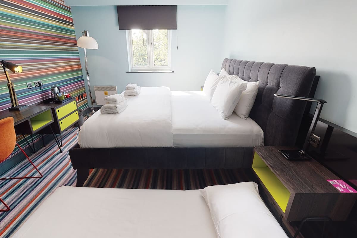 Family Room (1 Double & 1 Rollaway Bed)