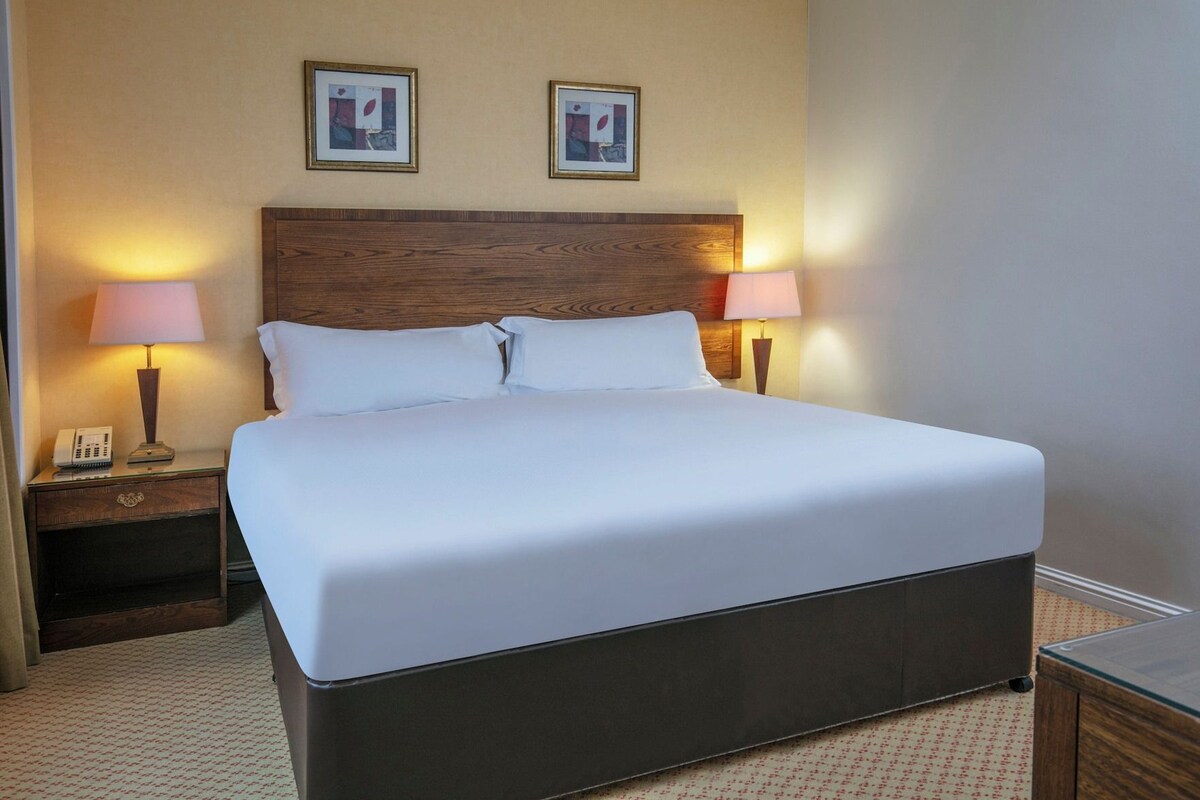 1 bedroom, Egyptian cotton sheets, premium bedding, in-room safe